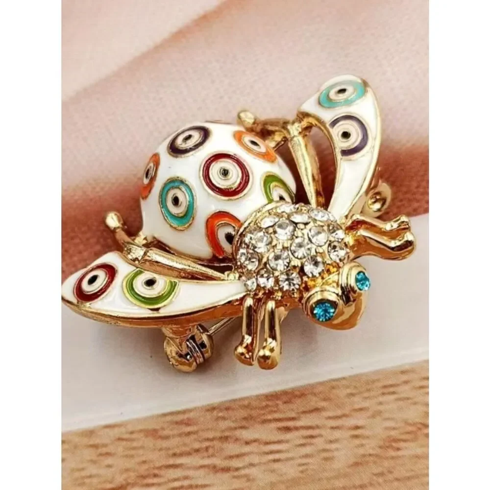 NWT Baroque Style Vintage Inspired Enamel Brooch Bee Design Lapel Pin Golden